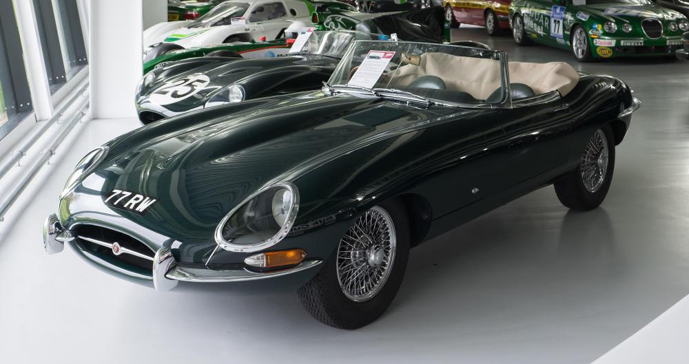 Jaguar_E-Type_Series_1_3.8_Litre_1961.thumb.jpg.f6bbb530ed27442041b6ccab5db8ee42.jpg