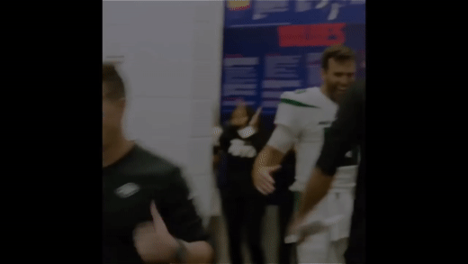 Excited_Jets_Fans_React_to_Improbable_Comeback_Victory__Jets.gif.3fcdd278acf62d9e39f8178dd6b26190.gif